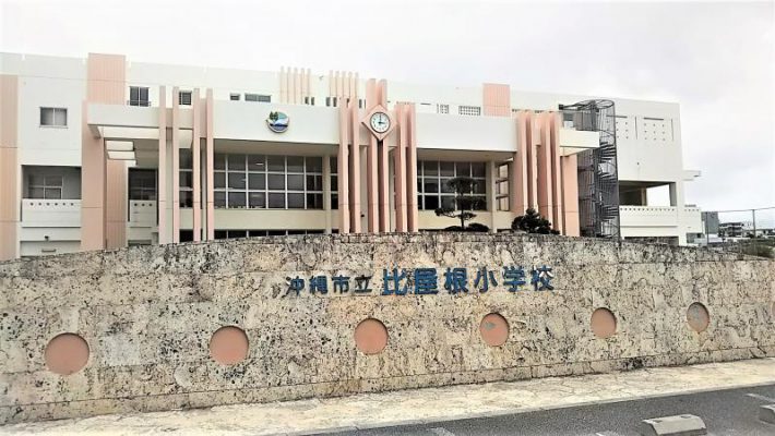 幼稚園・小学校まで徒歩2分!!